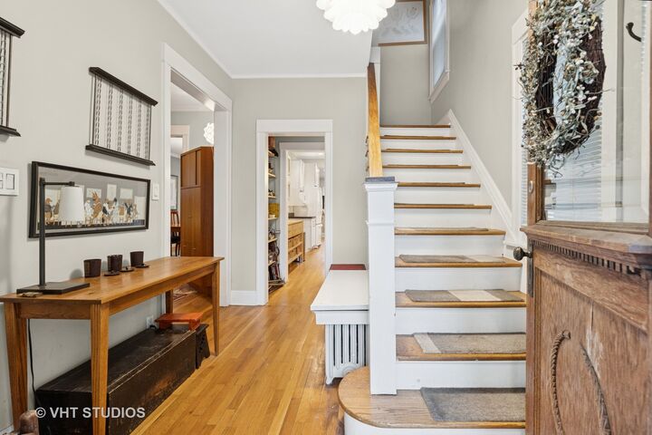 Property Photo: 1741 W Carmen Avenue IL 60640