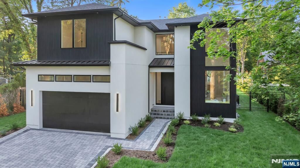 Property Photo:  43 Oak Avenue  NJ 07670 
