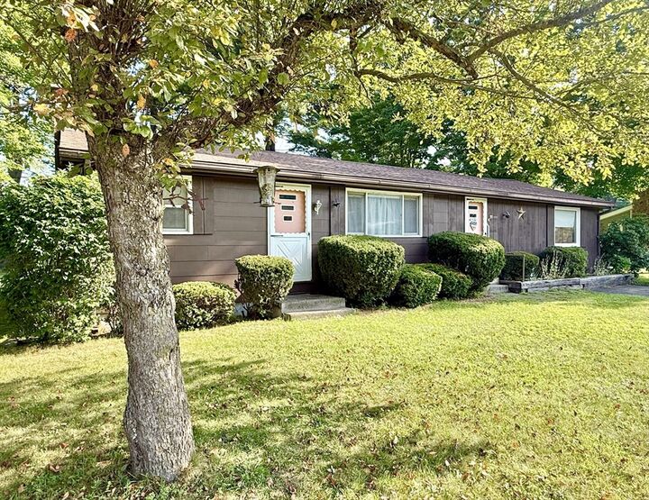 31 Pomeroy St  Easthampton MA 01027 photo