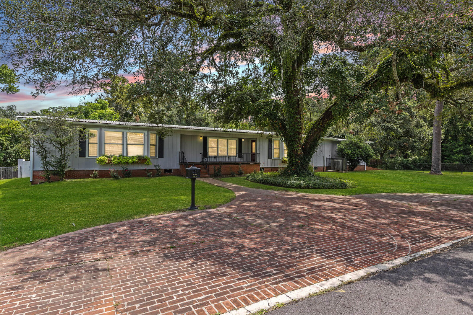 Property Photo:  201 Edgewood Dr  LA 70503 