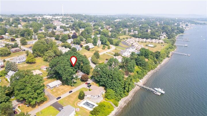 30 Johnnycake Lane  Portsmouth RI 02871 photo