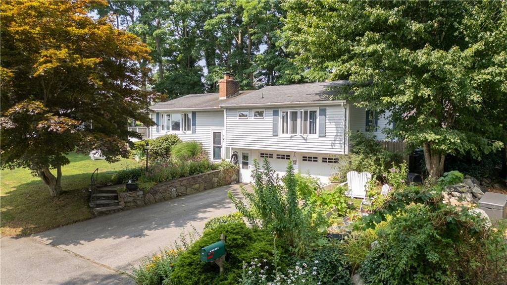Property Photo: 30 Johnnycake Lane RI 02871