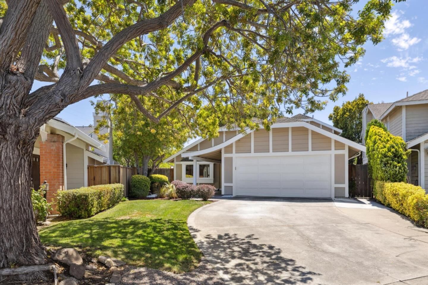 Property Photo: 704 Prescott Lane CA 94404