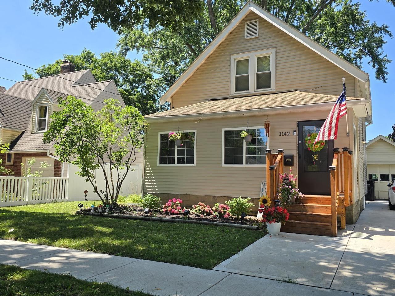 Property Photo:  1142 Hackett Street  WI 53511 
