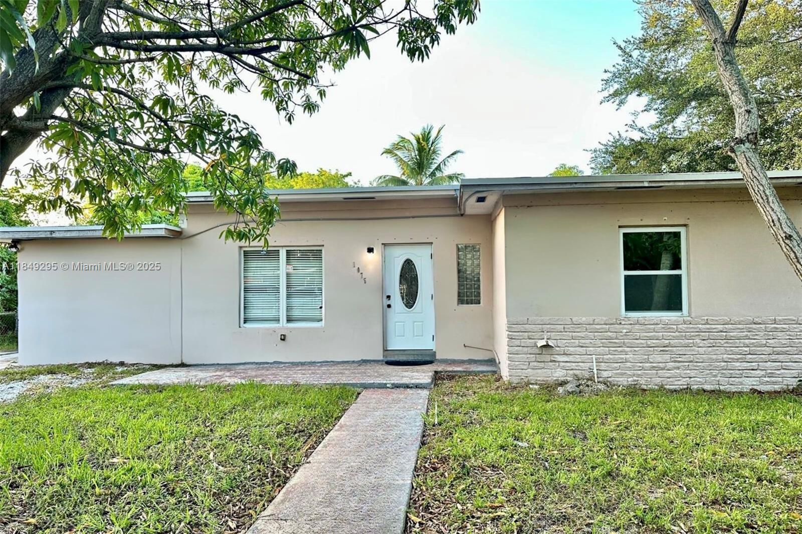 1075 NW 124th St  North Miami FL 33168 photo