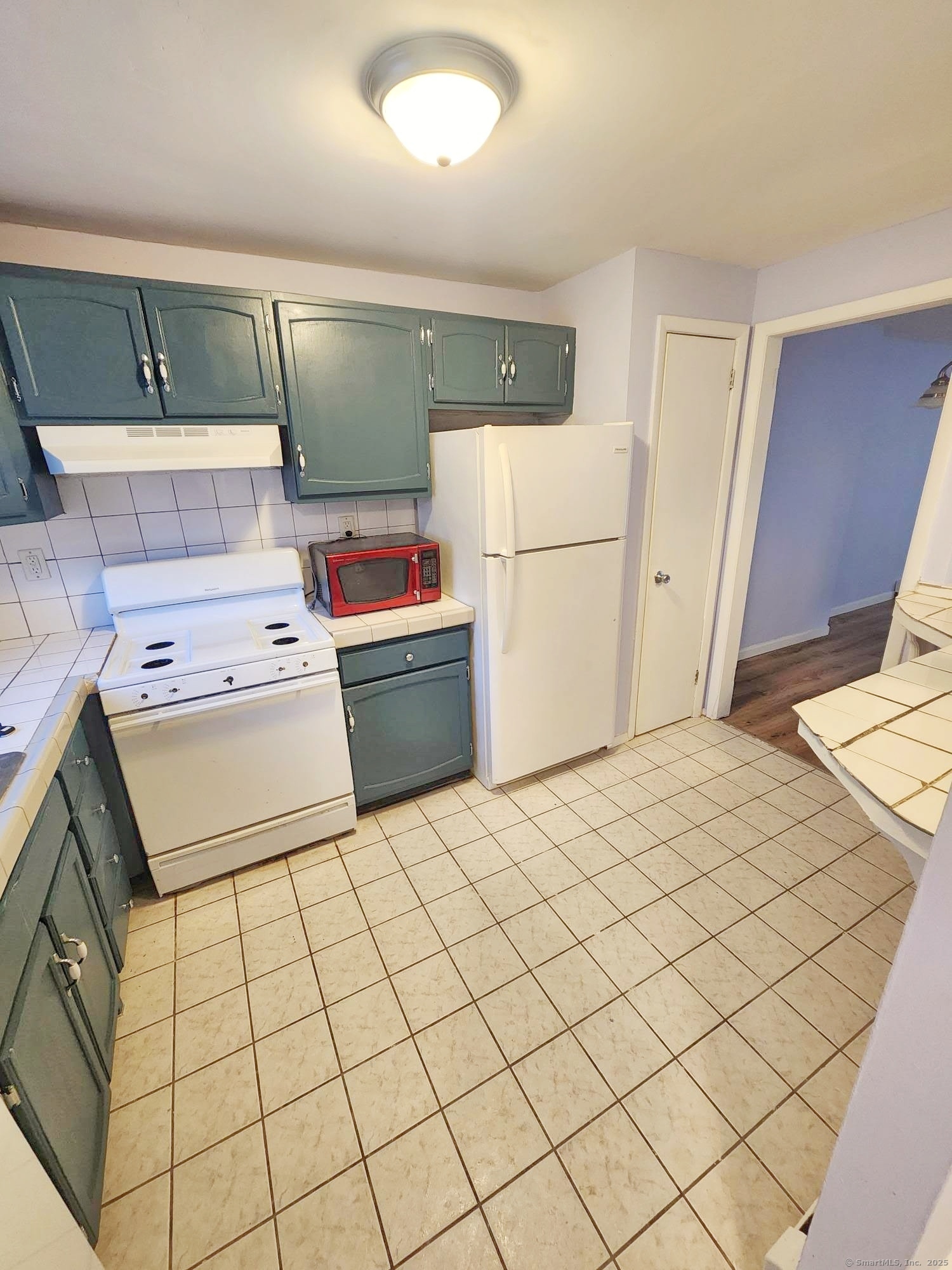 Property Photo: 218 Wakefield Circle 218 CT 06118