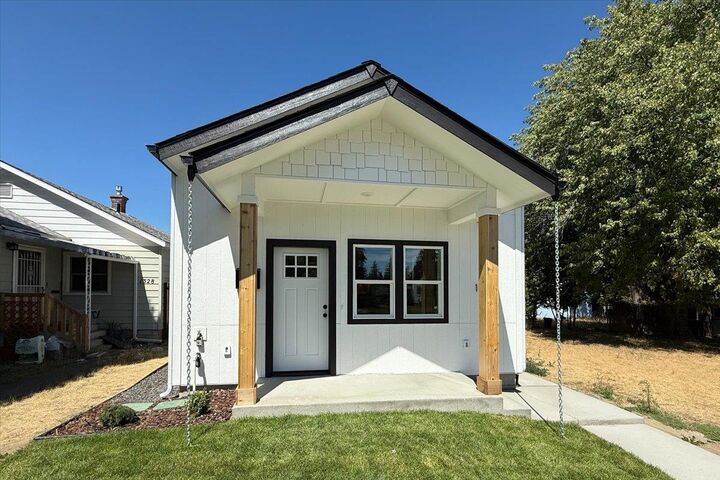 Property Photo: 1324 W Dalke Ave WA 99205