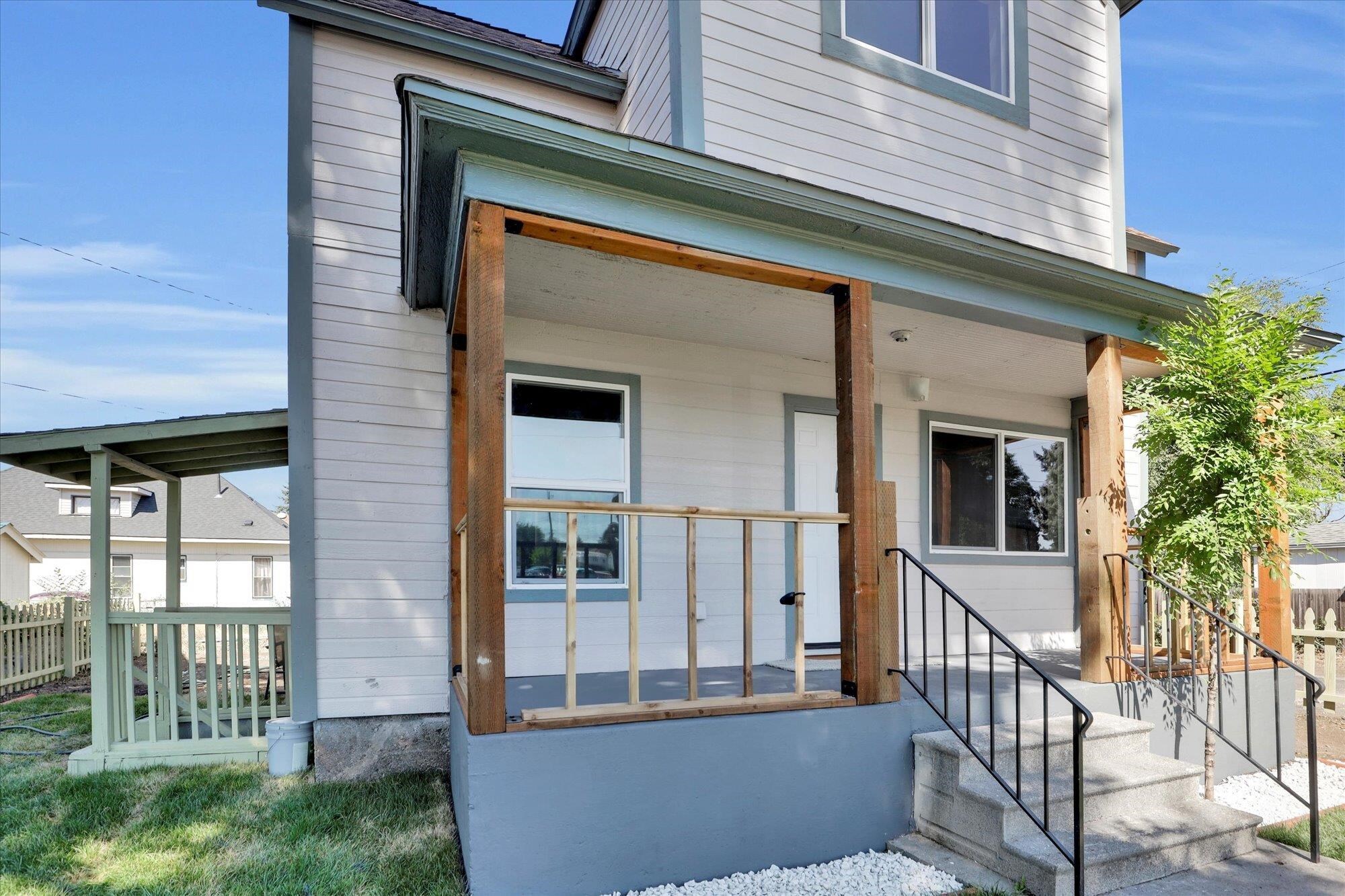 Property Photo:  2811 N Lincoln St  WA 99205 
