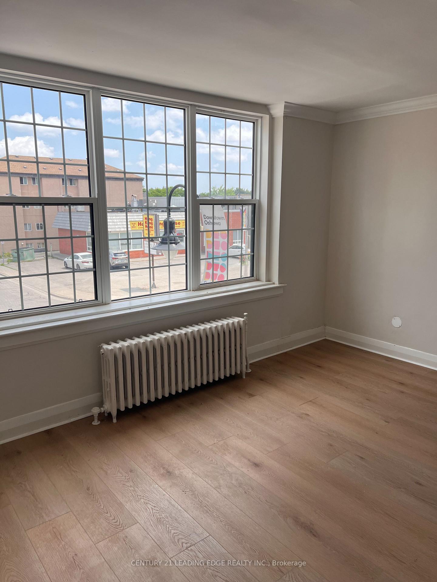 Photo de la propriété: 82 Simcoe Street S 1/18 ON L1H 4G6