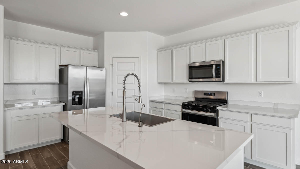 Property Photo: 5709 E Freesia Lane AZ 85140