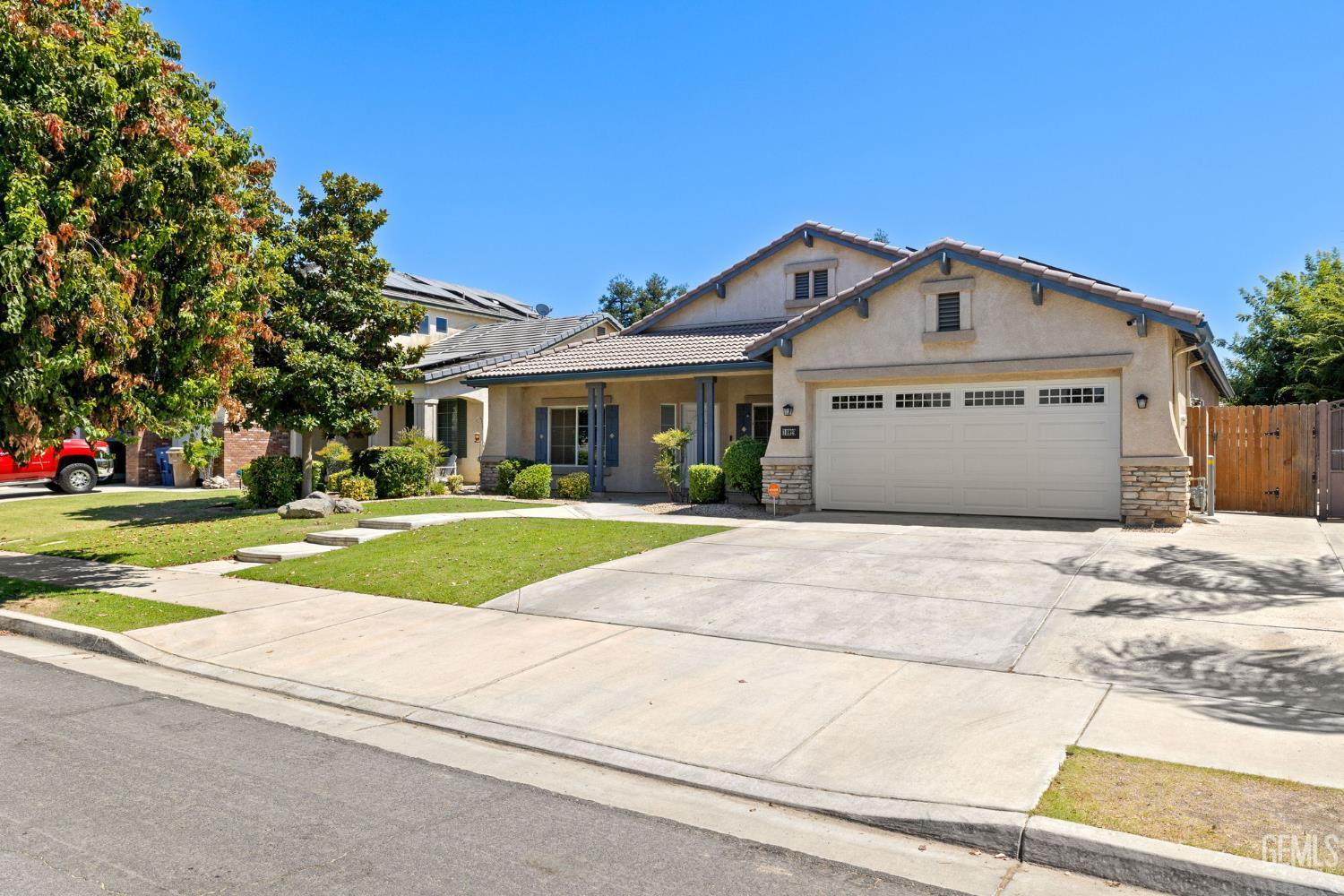Property Photo: 10929 Cypress Falls Avenue CA 93312