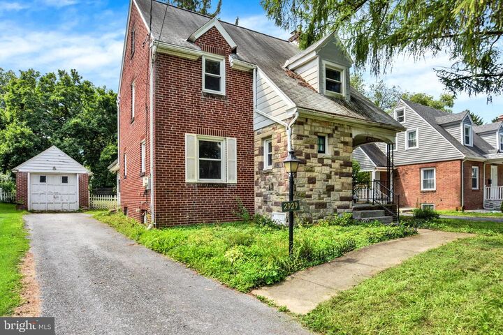 Property Photo:  2929 Locust Lane  PA 17109 