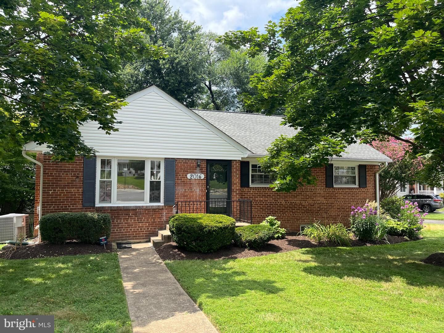 Property Photo:  2016 Patrick Henry Drive  VA 22205 
