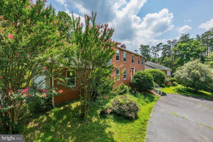 Property Photo: 1013 Union Church Road VA 22102