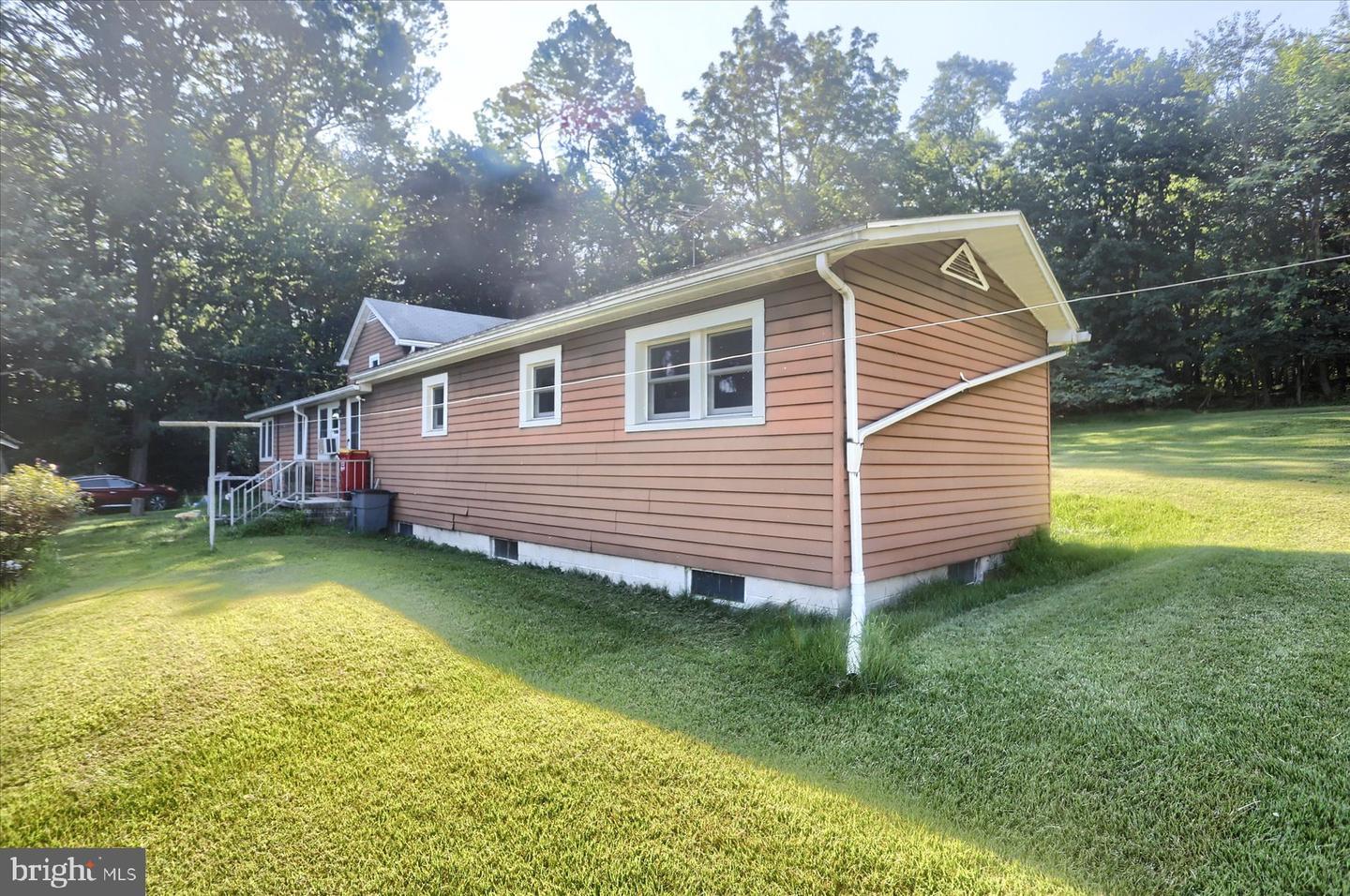 Property Photo: 229 Hill Street PA 17065