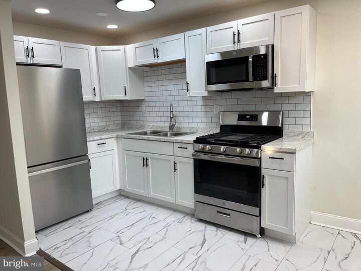 Property Photo: 821 E Twenty Seventh Street DE 19802