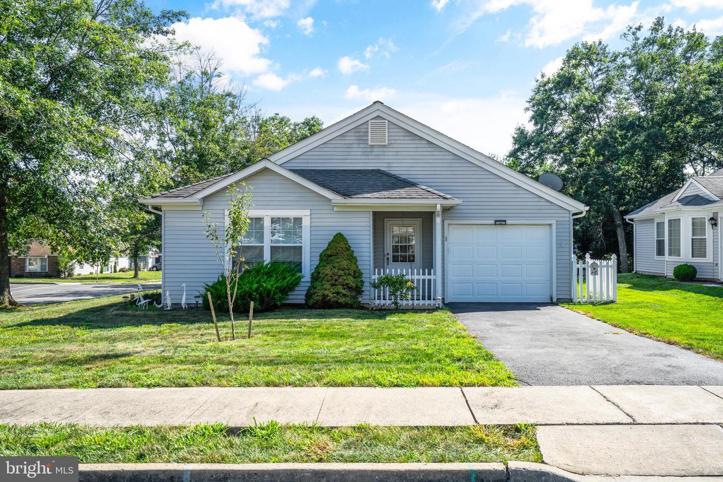 Property Photo:  1 Sequoia Court  NJ 08005 