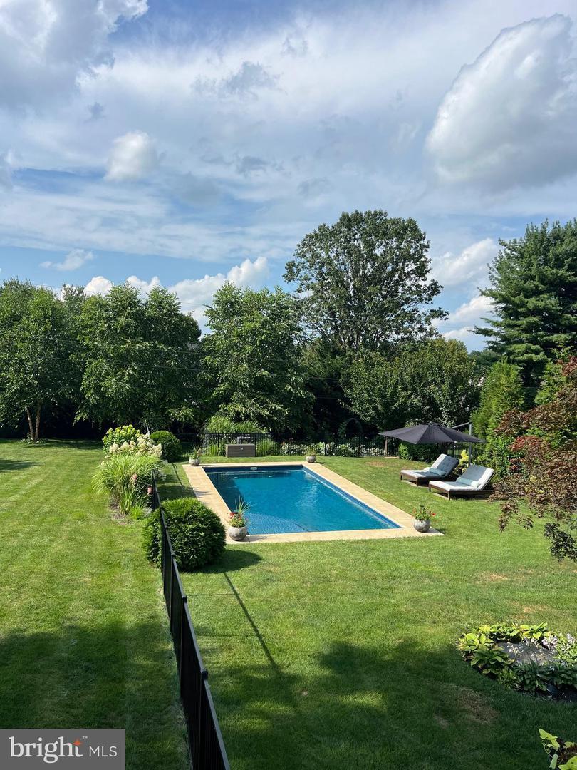 Property Photo: 2129 Stonecrest Drive PA 17601