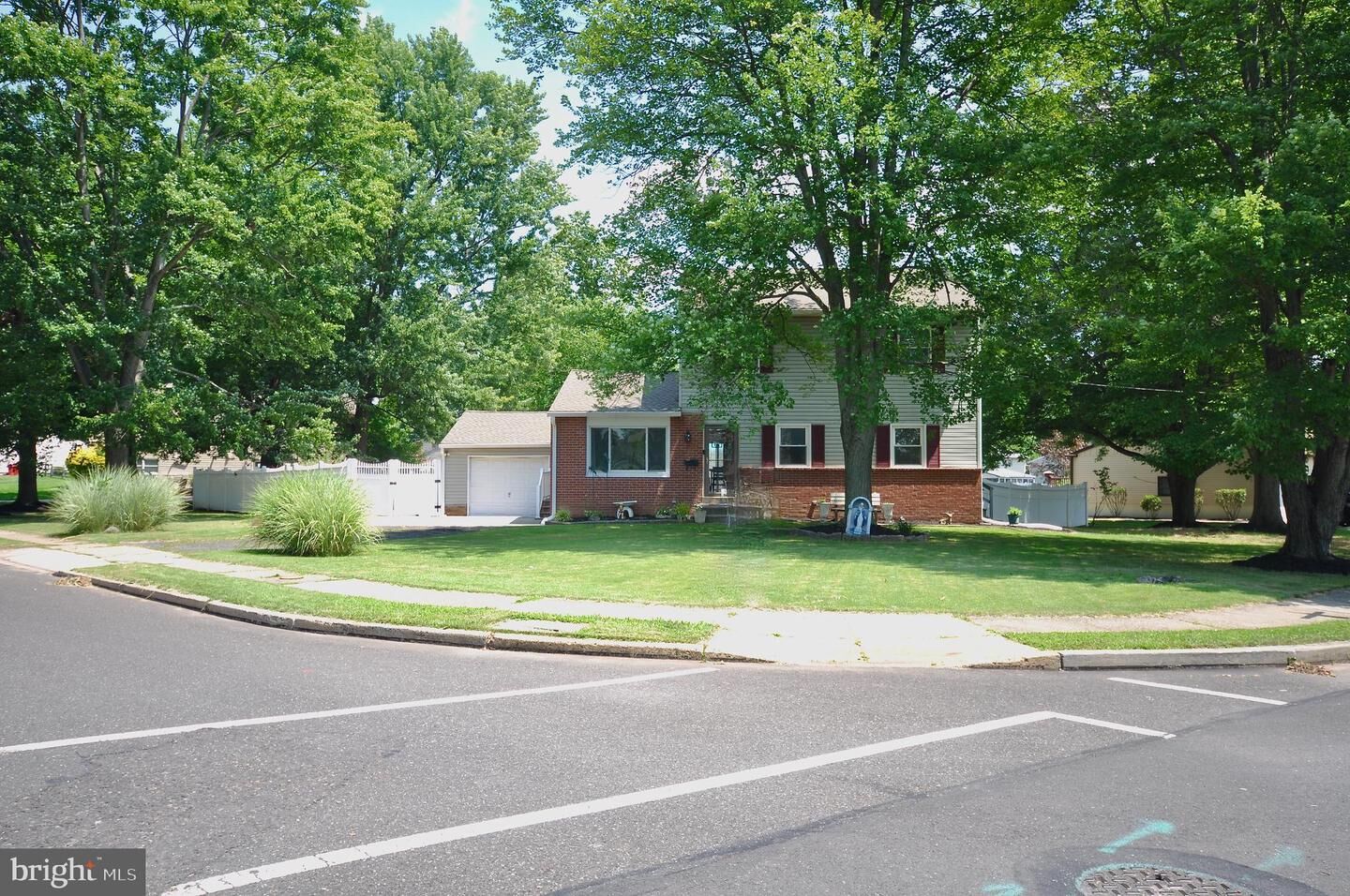 Property Photo:  735 Claire Road  PA 18974 