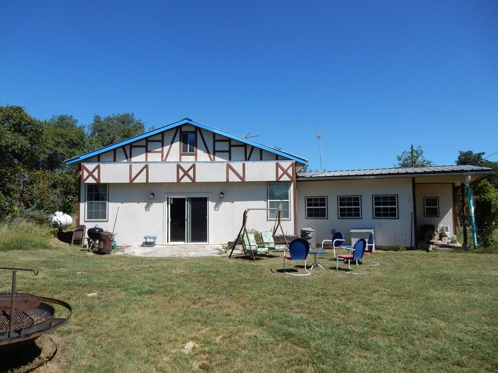 Property Photo:  461 Himmel Rd  TX 78624 