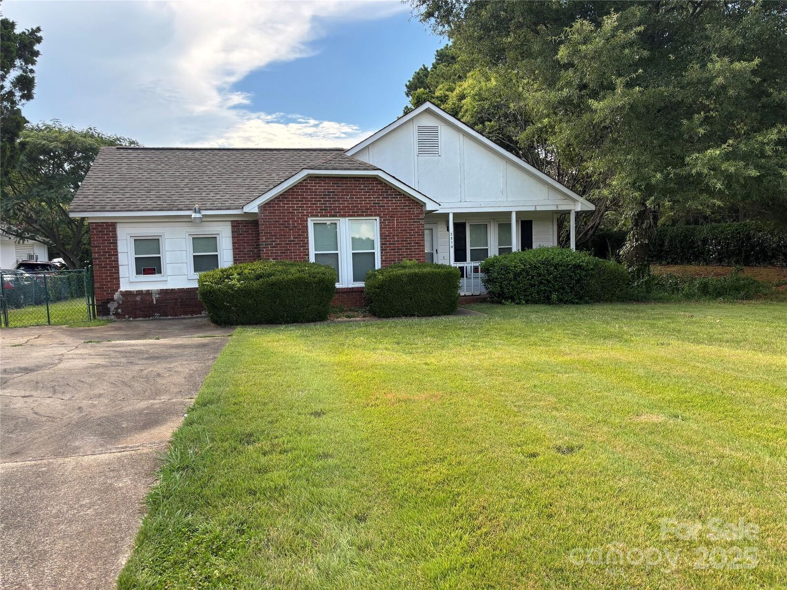 Property Photo:  5914 Nations Ford Road  NC 28217 