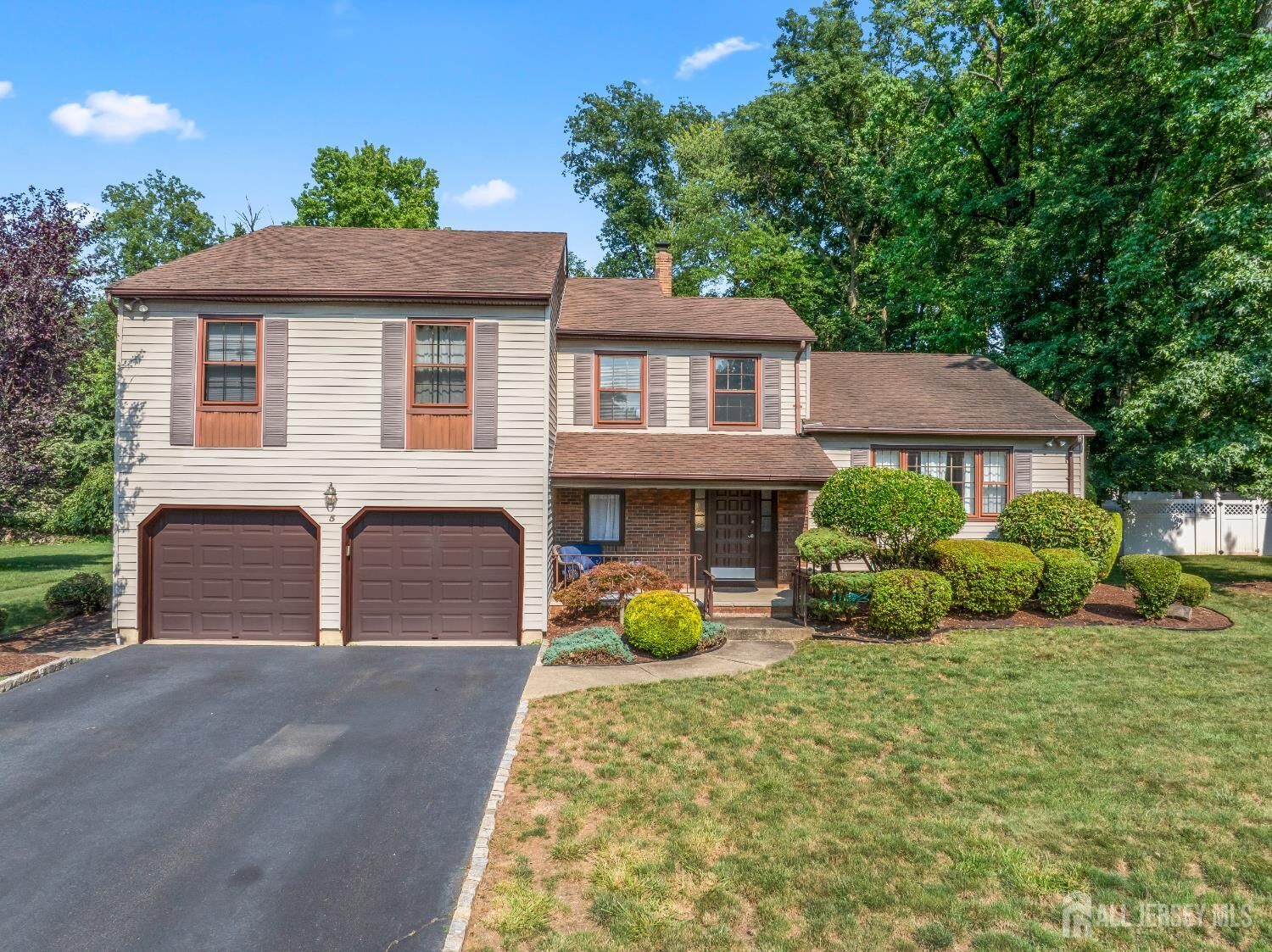 Property Photo:  5 Pine Ridge Drive  NJ 08820 
