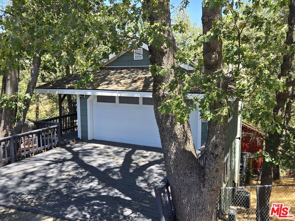 Property Photo: 453 Davos Dr CA 92325