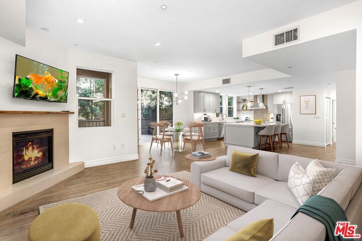 1248 N Laurel Ave  West Hollywood CA 90046 photo