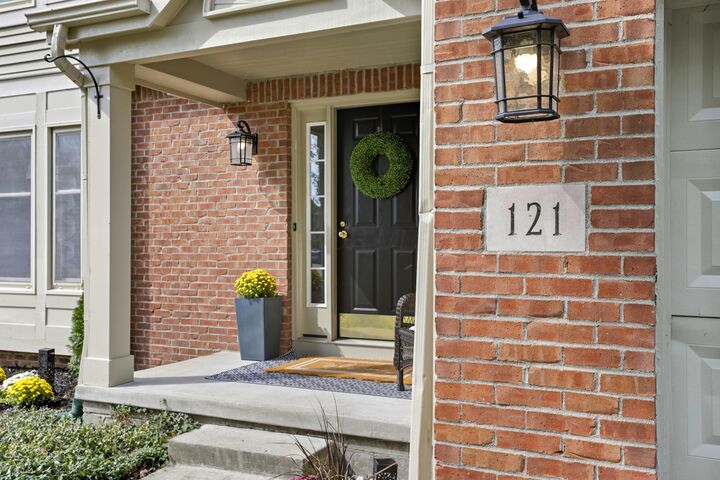 Property Photo:  121 Wicklow Drive  OH 43023 
