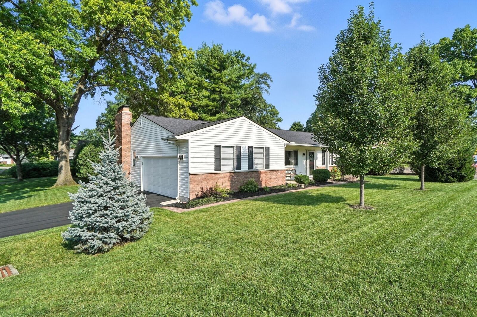 Property Photo: 311 N Hamilton Road OH 43230