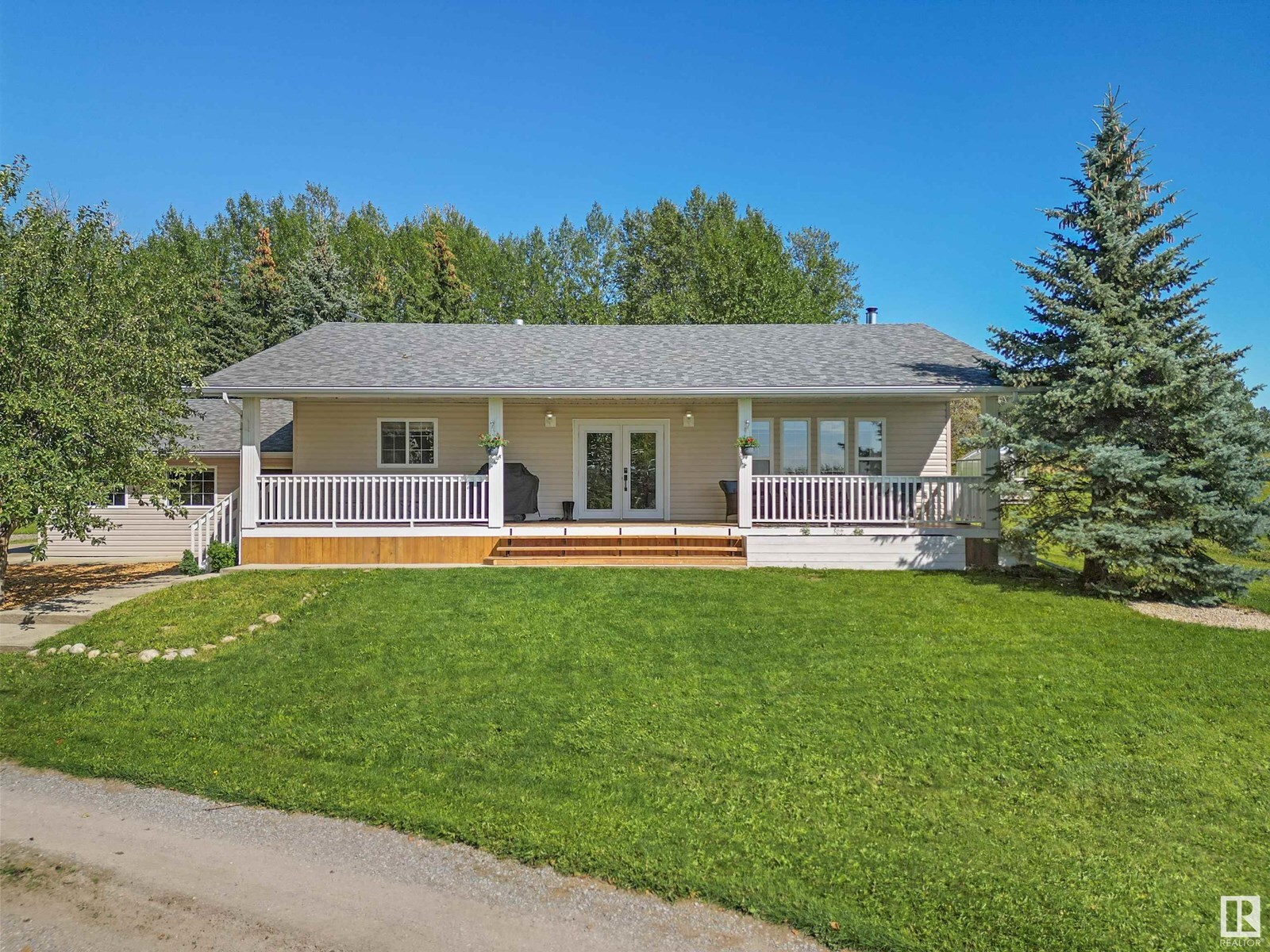 Property Photo: 111 6st SW AB T0C 0A0