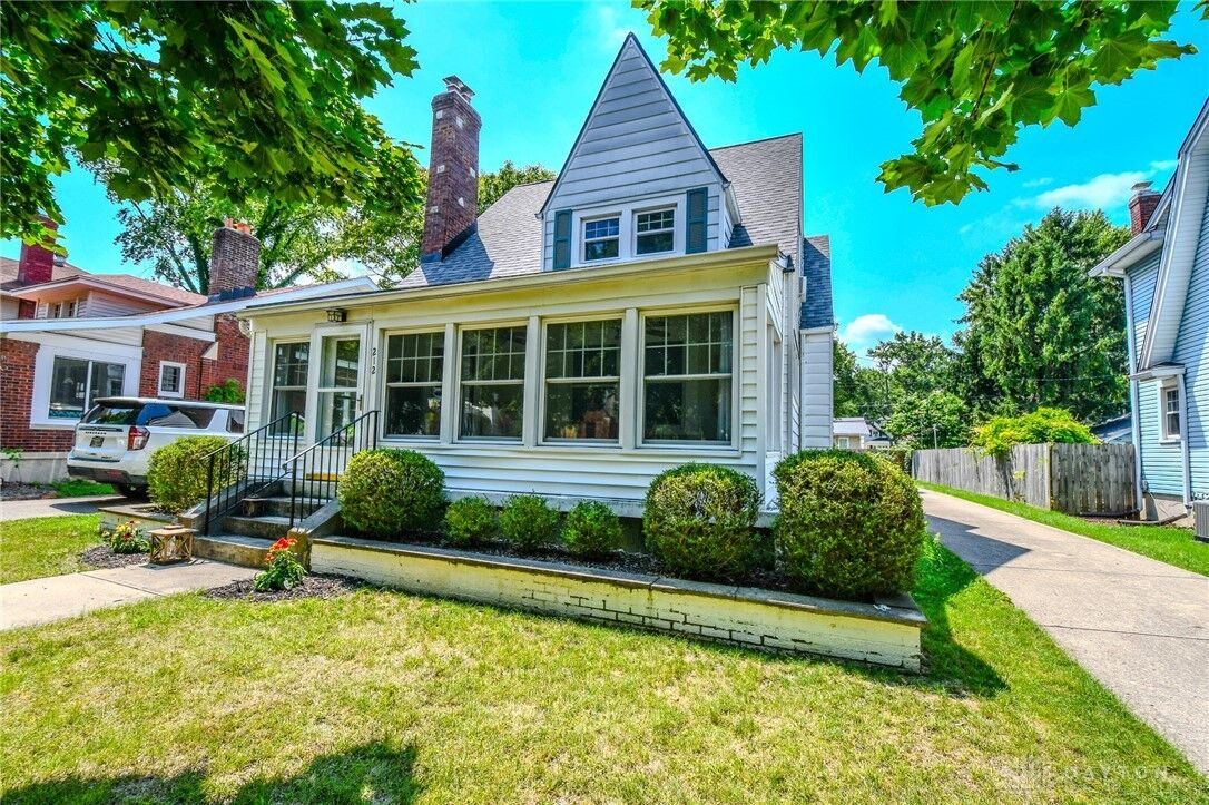 Property Photo:  212 Wiltshire Boulevard  OH 45419 