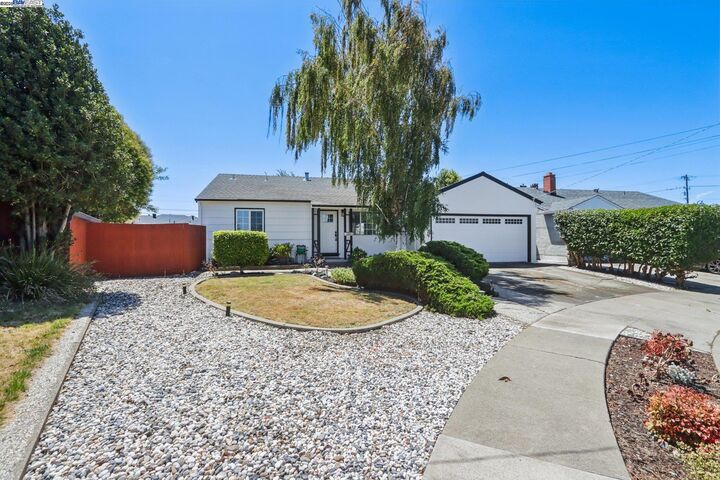 Property Photo: 966 Cottonwood Ave CA 94541