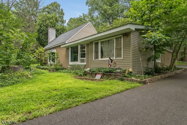 Property Photo: 14 Tulip Ln NJ 08804