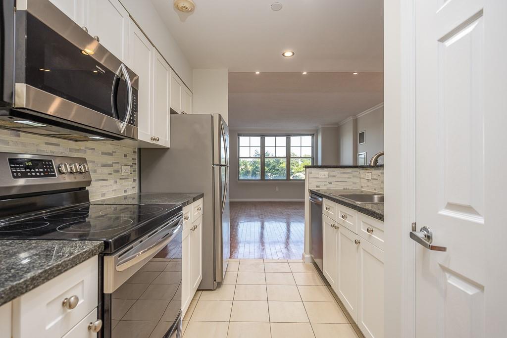 Property Photo:  300 Mamaroneck Avenue 402  NY 10605 
