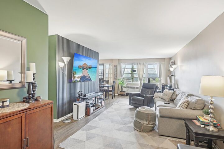 Property Photo:  385 McLean Avenue 10B  NY 10705 