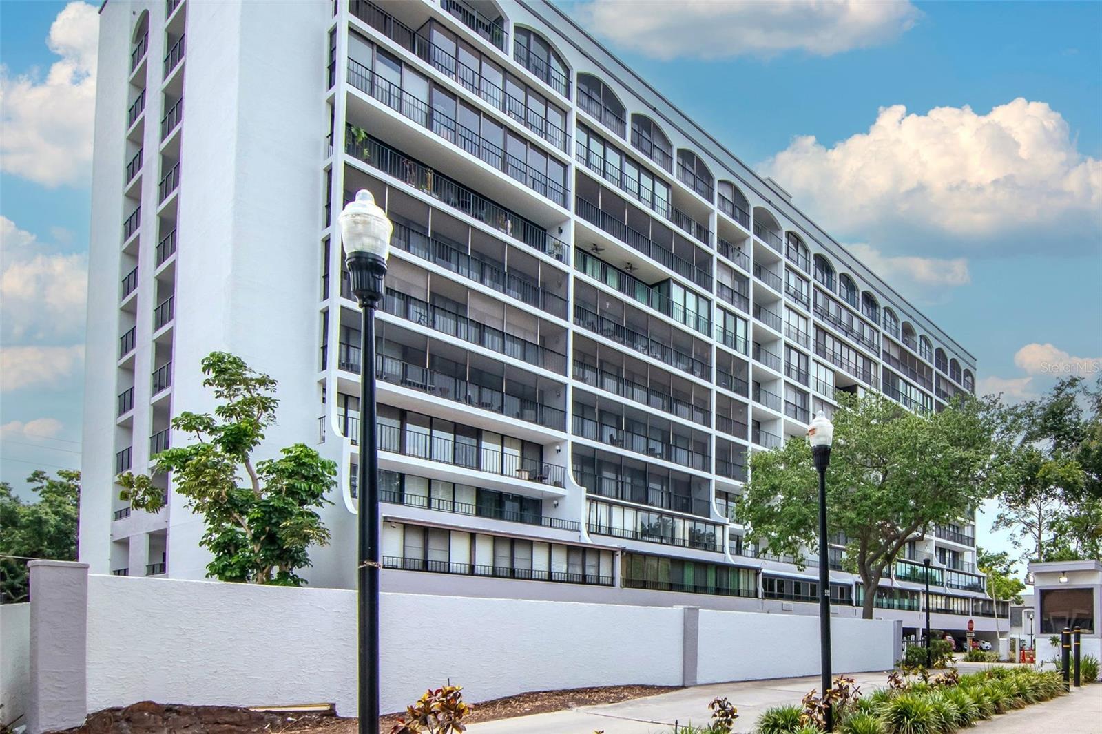 Property Photo: 3211 W Swann Avenue 806 FL 33609
