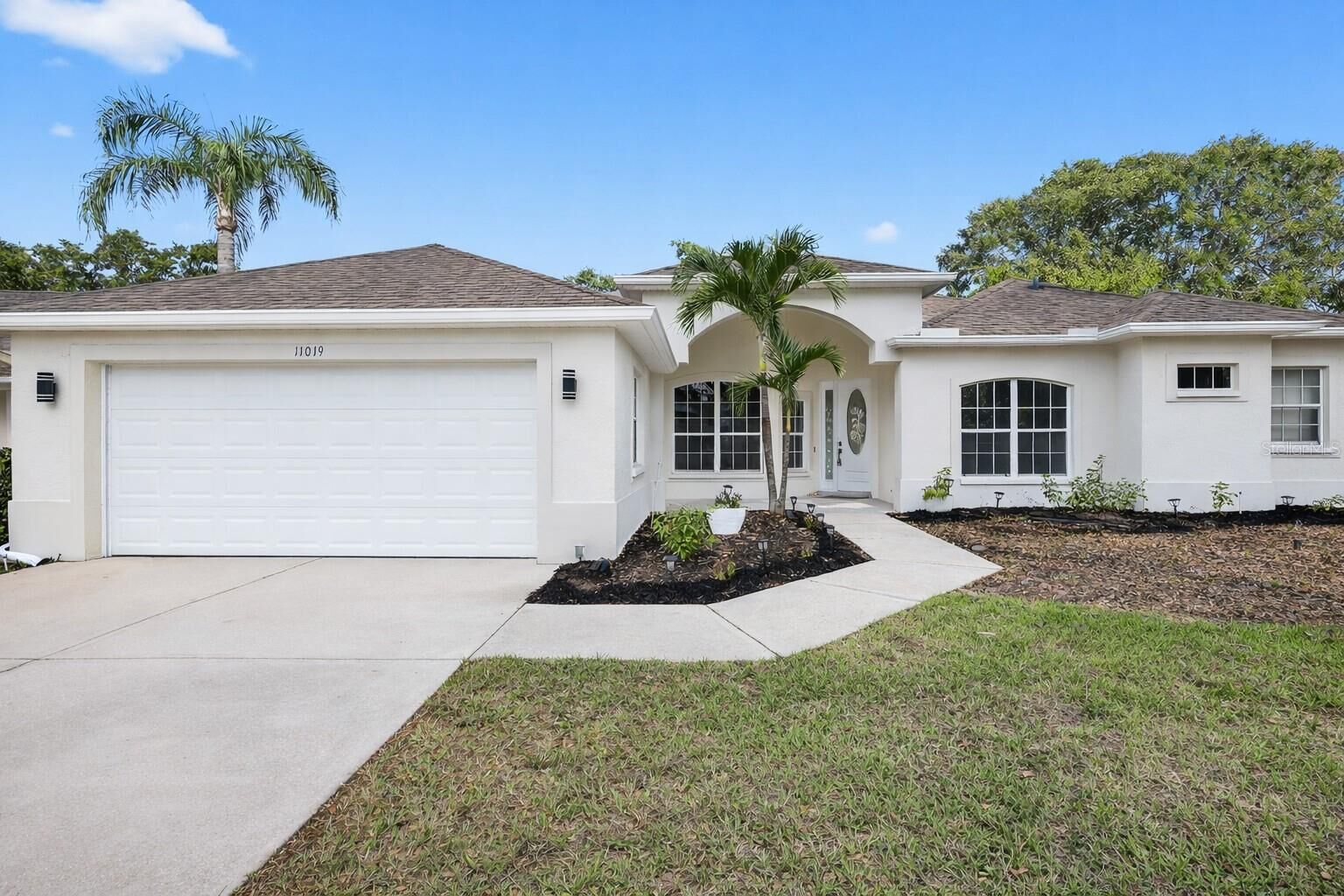 Property Photo:  11019 Pine Lilly Place  FL 34202 