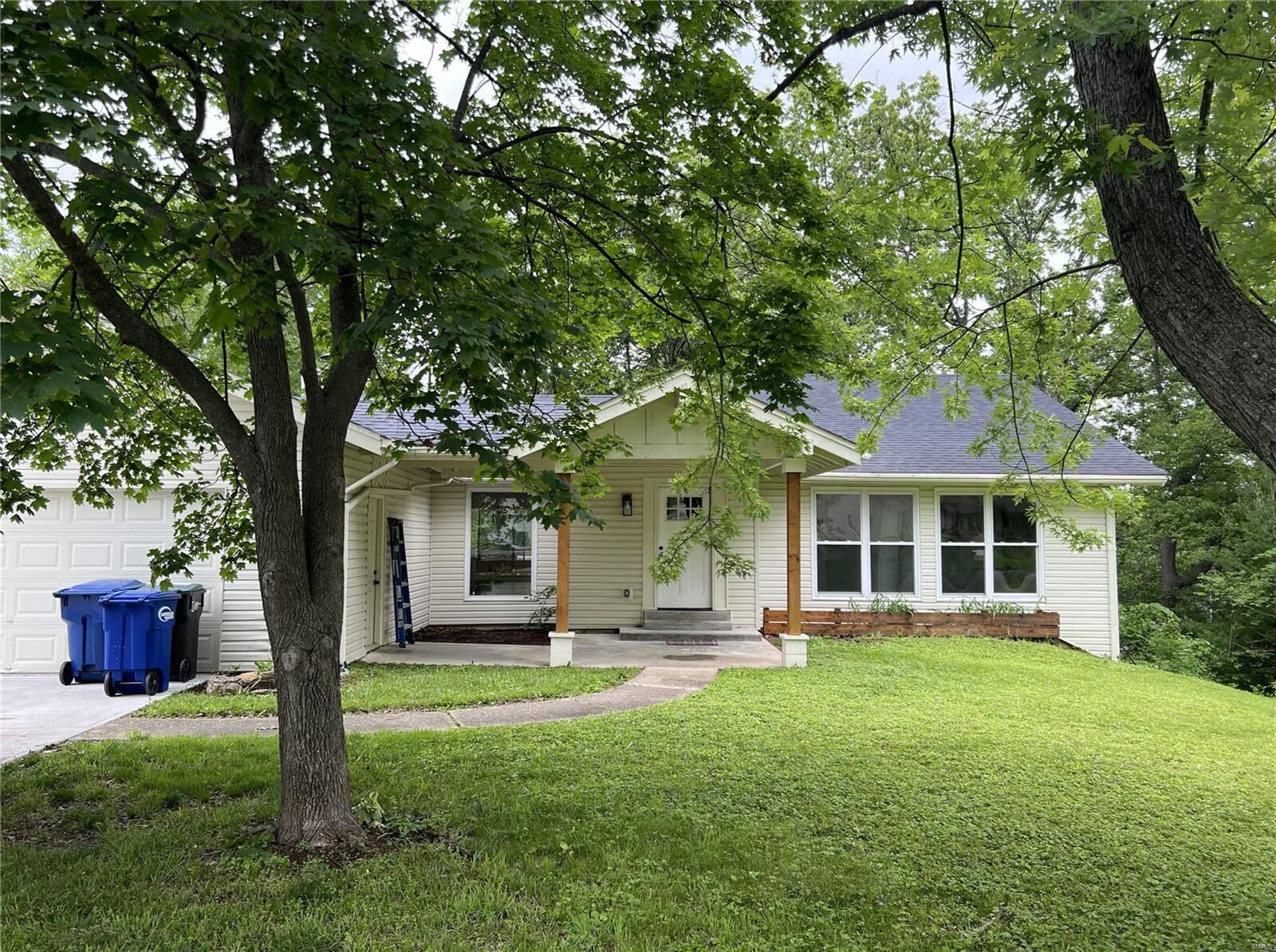 Property Photo: 2 Bordeaux Place MO 63367