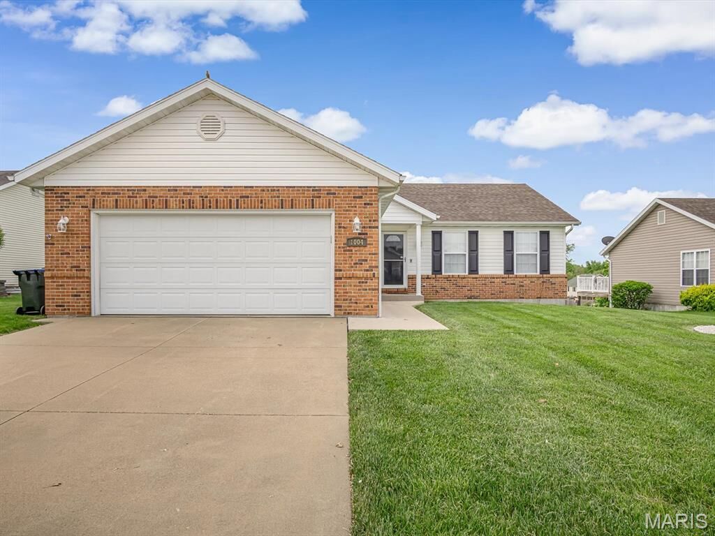 Property Photo:  1004 Cottonwood Lane  IL 62298 
