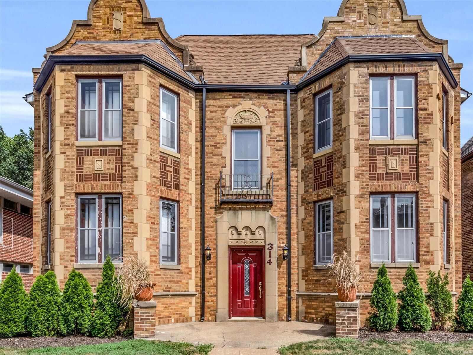 Property Photo:  314 S Hanley Road 1S  MO 63105 