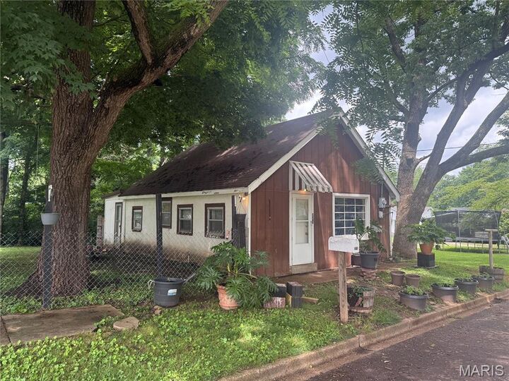 Property Photo:  211 Overton Street  MO 63640 