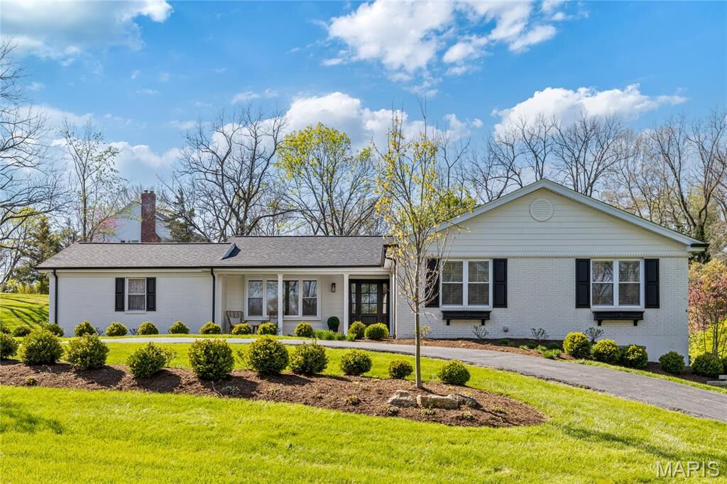 Property Photo: 502 Briar Ridge Lane MO 63131