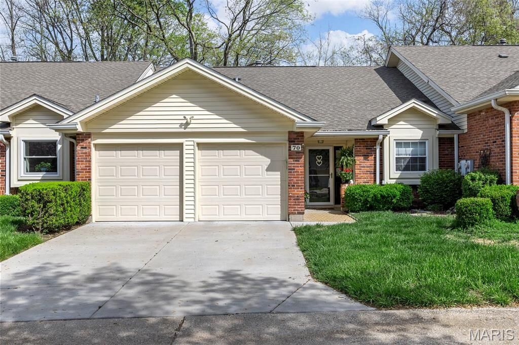 Property Photo:  70 Willowyck Court  MO 63146 