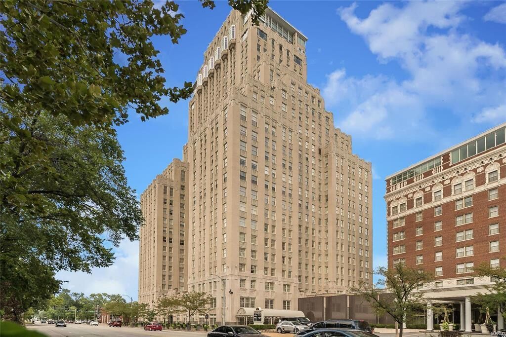 Property Photo: 232 N Kingshighway Boulevard 1110 MO 63108