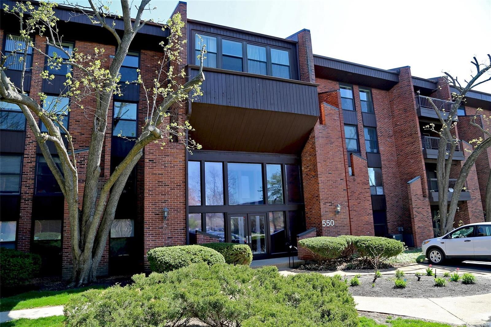 Property Photo: 550 Coeur De Royale Drive 306 MO 63141