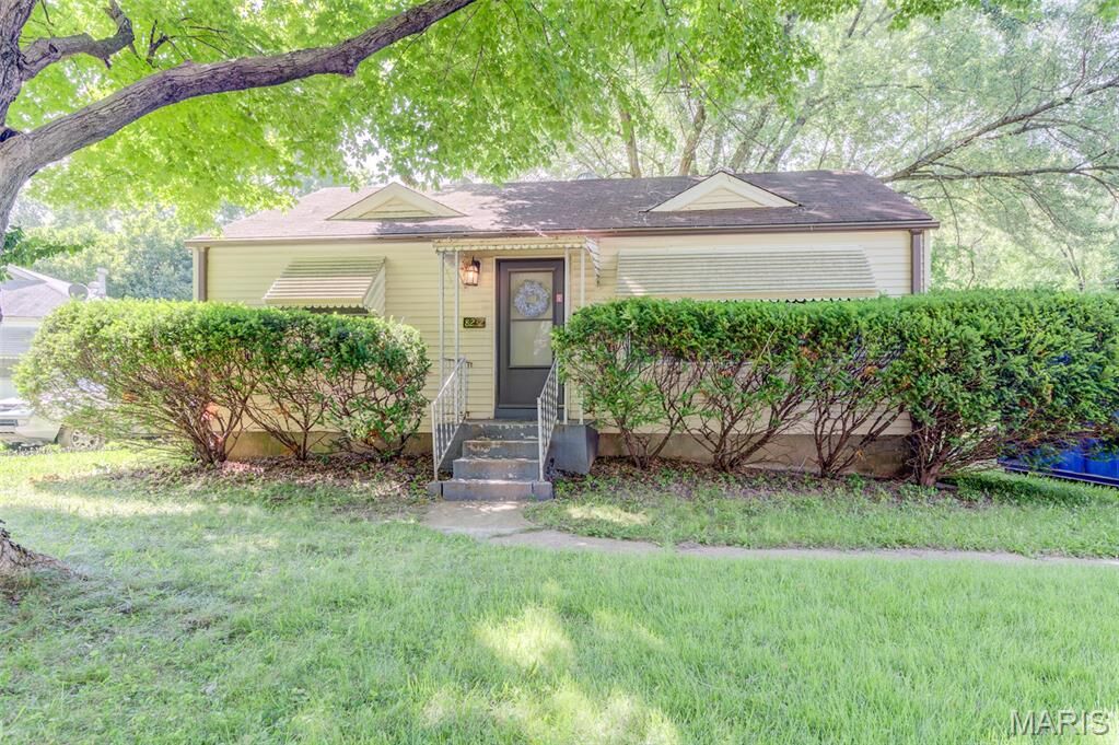 Property Photo: 8232 Davenport Drive MO 63134