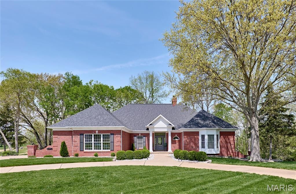 Property Photo: 733 Hillenkamp Drive MO 63304