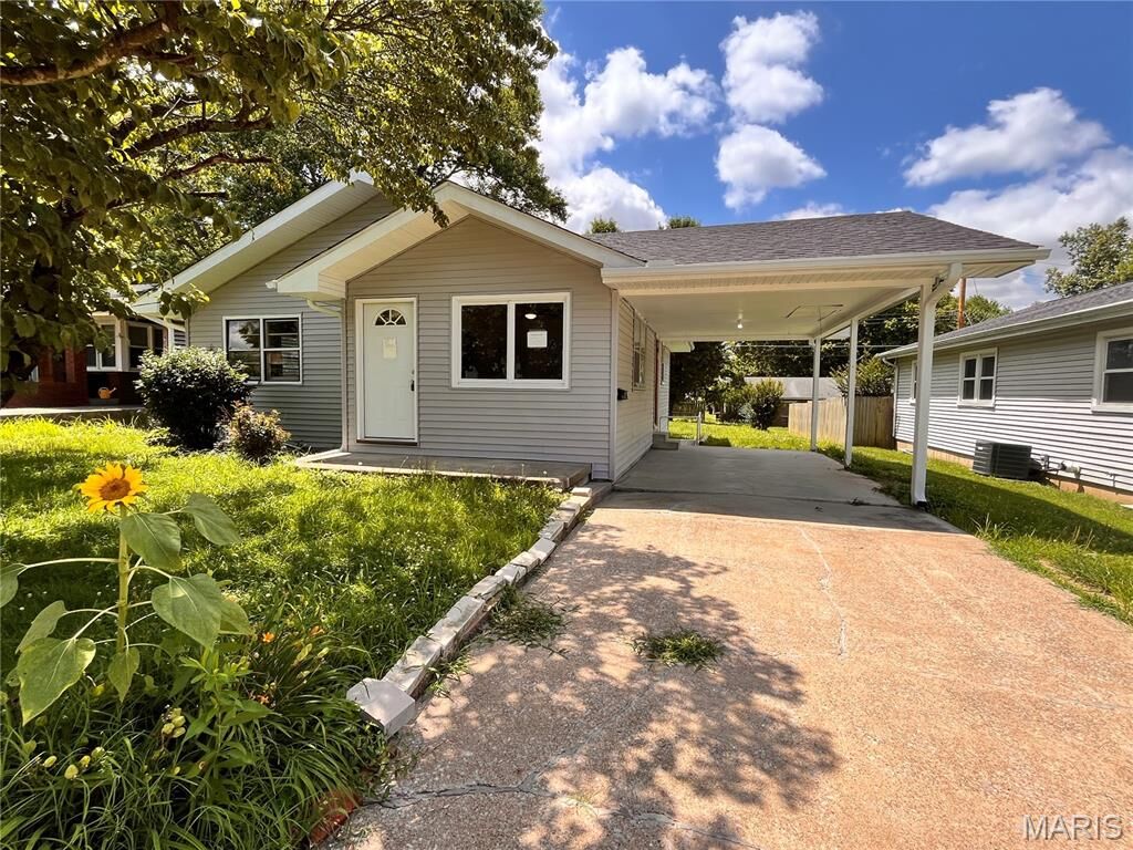 Property Photo: 1927 Montgomery Street MO 63703