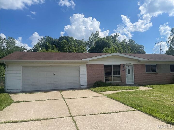 Property Photo: 11502 Wylwood Drive MO 63043